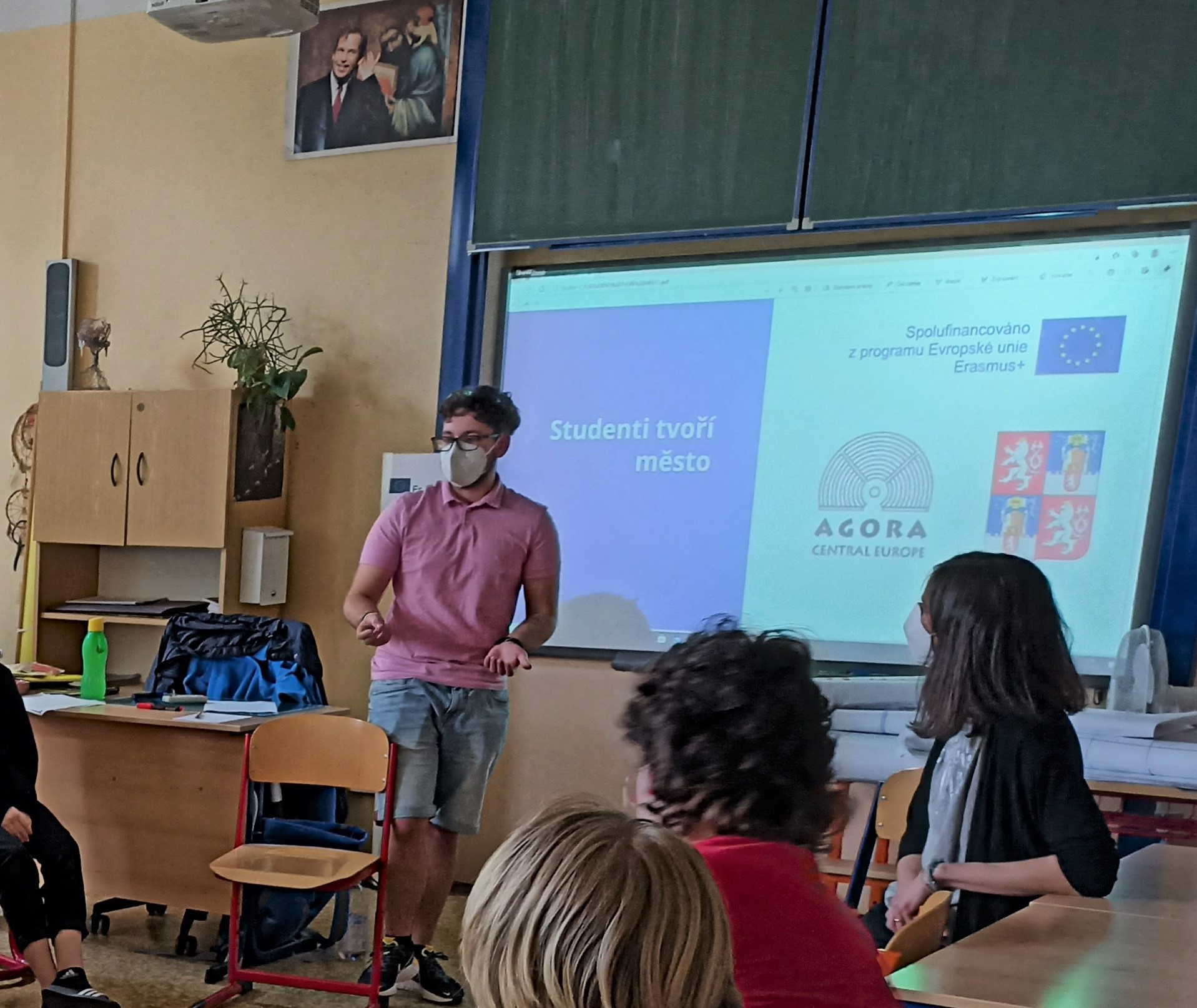 Štěpán, náš školitel, představuje jak probíhá participativní rozpočtování v brandýsko-staroboleslavském PRima nápadu