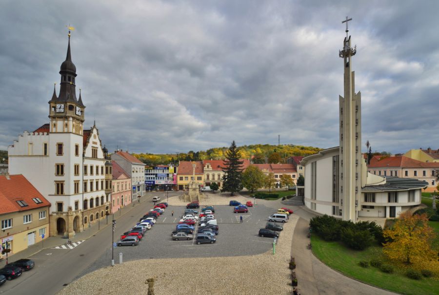 mesto-radnice-kostel