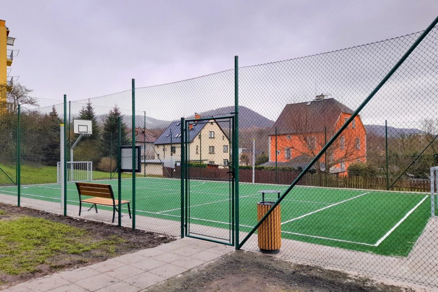 Víceúčelové hřiště v Děčíně (Tvoříme Děčín, 2022)