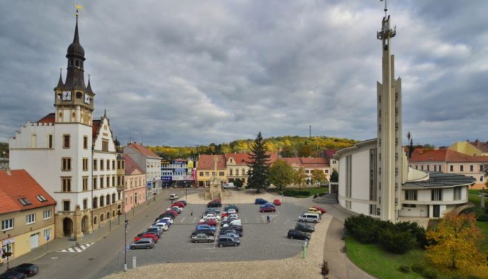 mesto-radnice-kostel